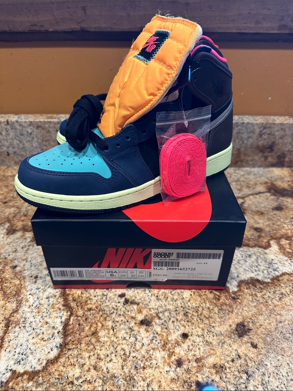 Air Jordan 1 retro High OG GS Sneaker- BIOHACK  pinkBlack/Orange with Pink Laces